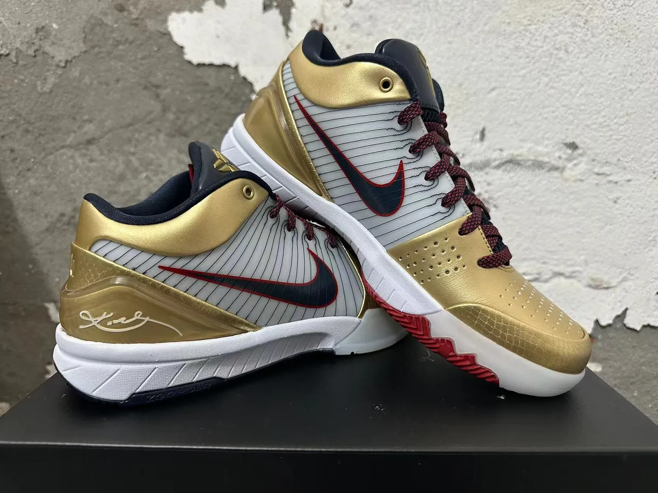 Nike Zoom Kobe IV Chaussures de Basketball Or Métallique 5