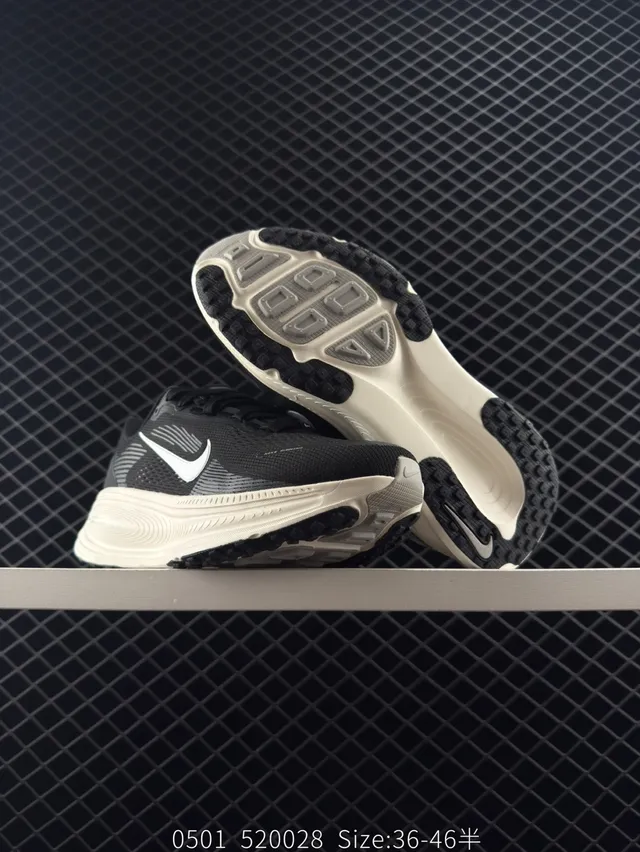 Nike ZoomX Negro Beige Parte superior de tejido ingenierizado Espuma gruesa Suela media Zapatos de running 3