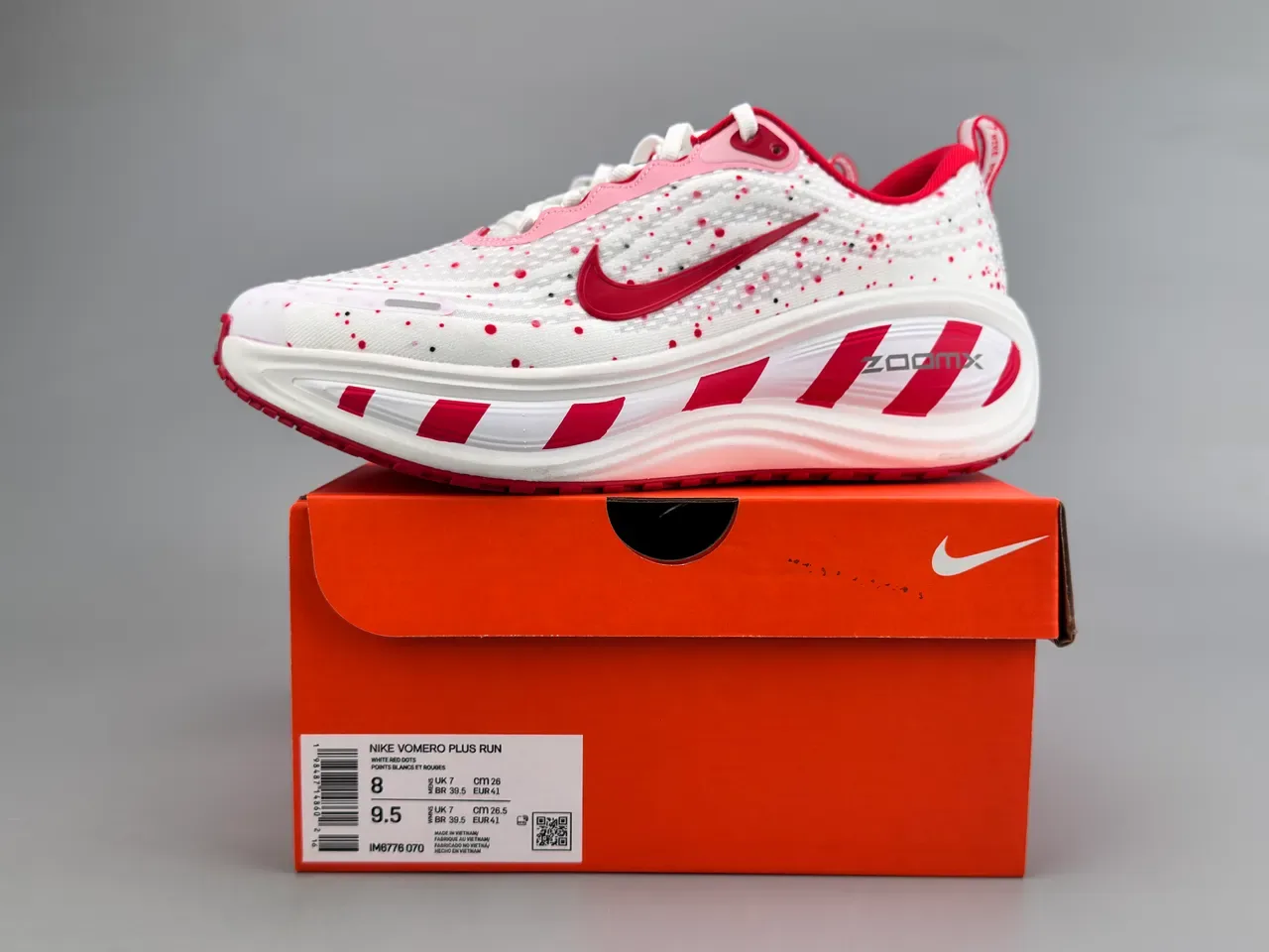 Nike ZoomX Invincible Run White Red Engineered Knit Upper Speckled Pattern Running Shoes 2