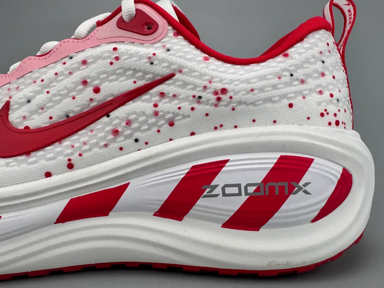 Nike ZoomX Invincible Run White Red Engineered Knit Upper Speckled Pattern Running Shoes 5