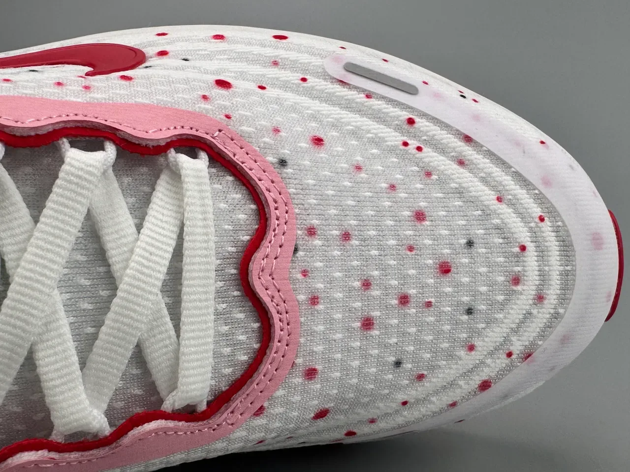 Nike ZoomX Invincible Run White Red Engineered Knit Upper Speckled Pattern Running Shoes 6