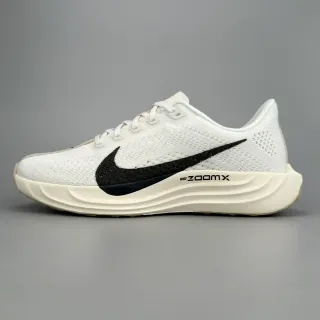 Nike ZoomX Blanc Noir Haut en Tricot Ingénierie Semelle intermédiaire en mousse de longueur complète Chaussures de running