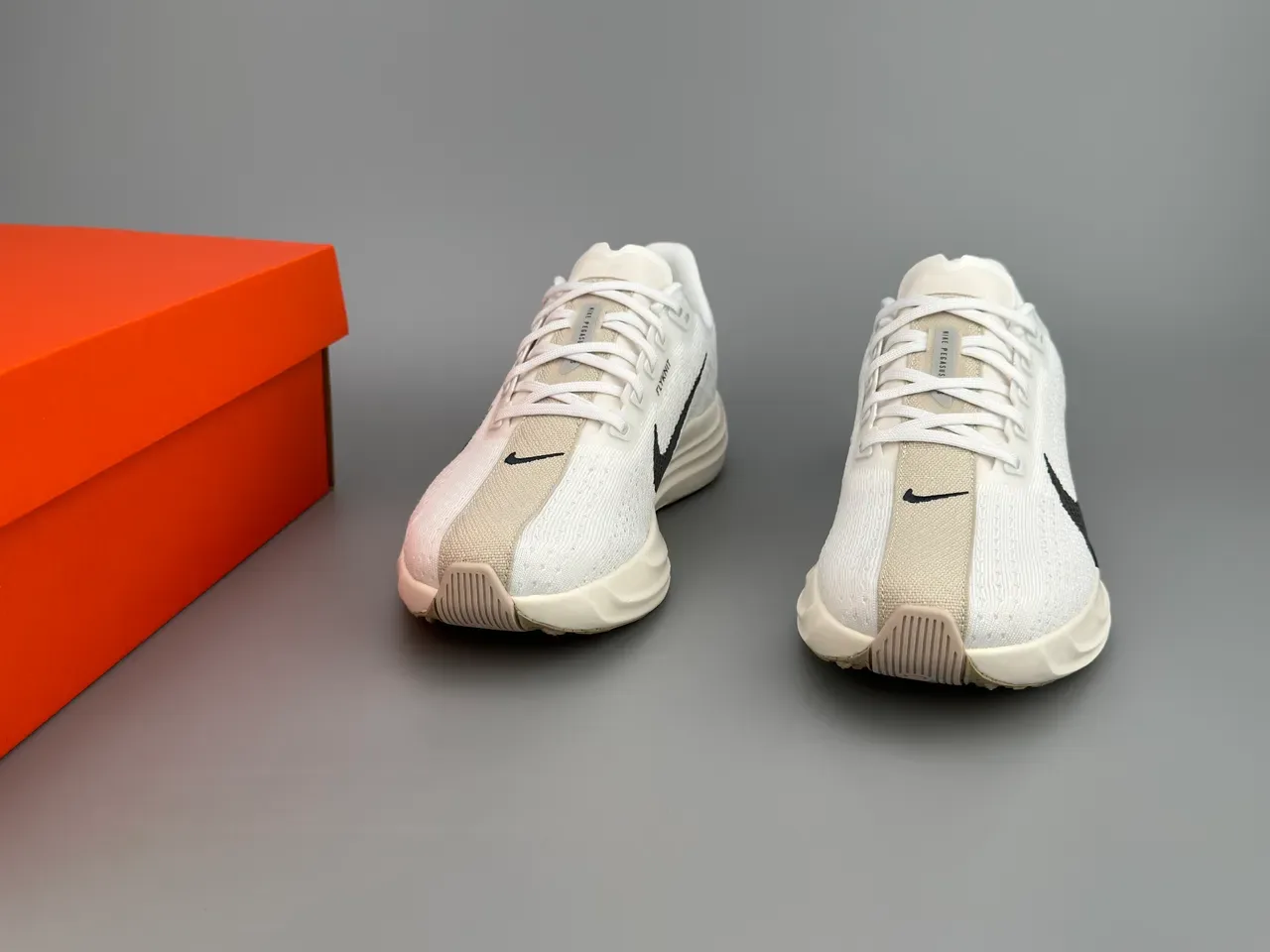 Nike ZoomX Blanc Noir Haut en Tricot Ingénierie Semelle intermédiaire en mousse de longueur complète Chaussures de running 3