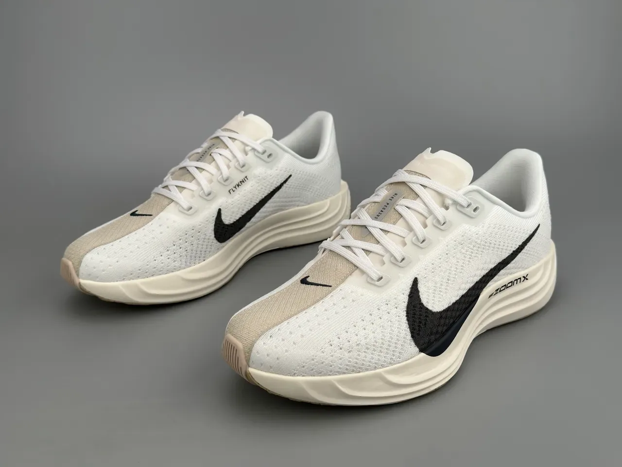 Nike ZoomX Blanc Noir Haut en Tricot Ingénierie Semelle intermédiaire en mousse de longueur complète Chaussures de running 7