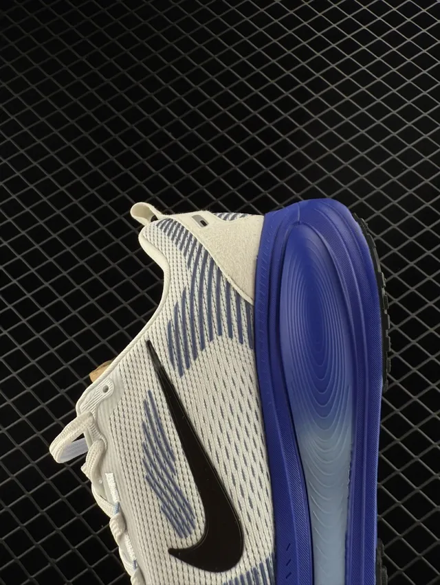 Nike ZoomX White Blue Engineered Mesh Upper Full-Length Midsole Running Shoes 4