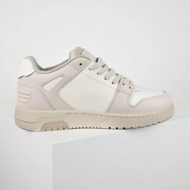 سنيكرز لايف ستايل بتصميم مفكك ولون بيج مع شعار السهم من Off-White 7