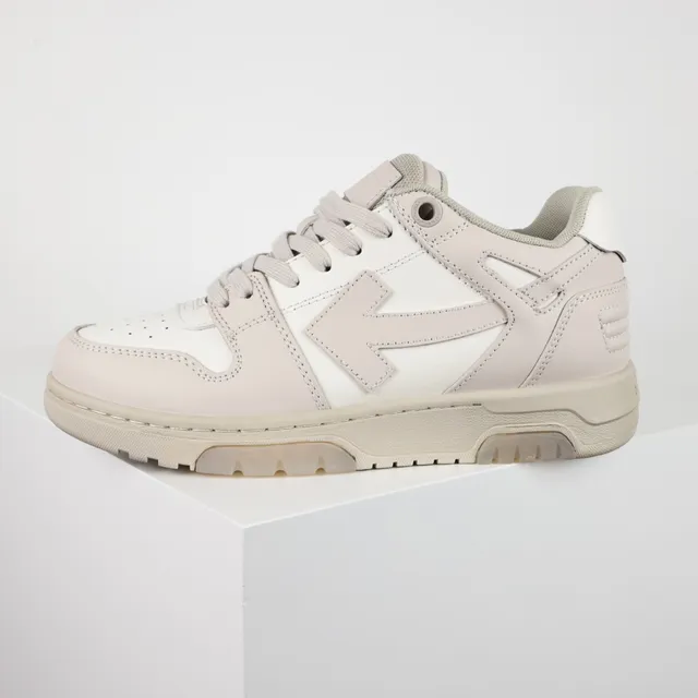 سنيكرز لايف ستايل بتصميم مفكك ولون بيج مع شعار السهم من Off-White 9