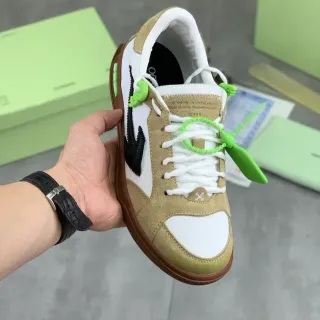 Off-White بيج أخضر سنيكرز لايف ستايل جلد سويدي بانلد منخفض القدم