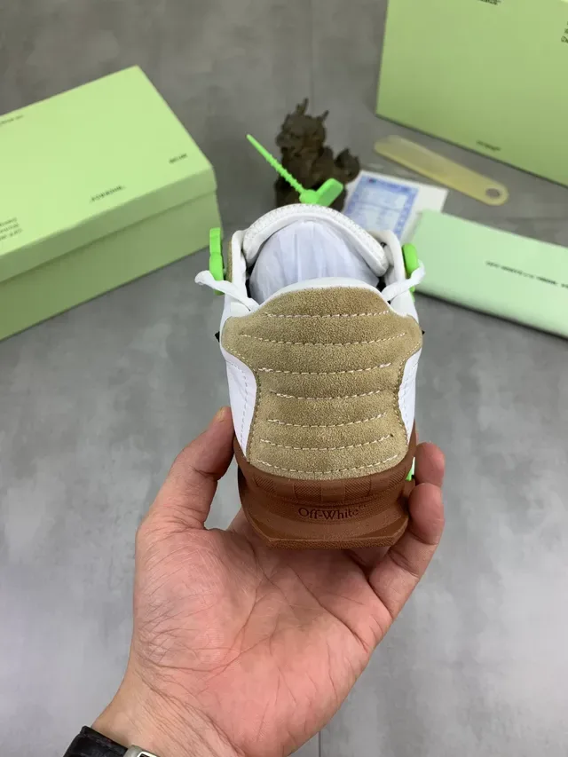 Off-White Bege Verde Tênis Lifestyle de Camurça e Couro Panelados de Bico Baixo 3
