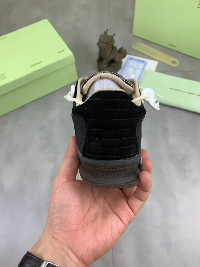 Off-White أحذية أسود وبيج low-Top من مزيج السويد والجلد أسلوب حياة سنيكرز 3