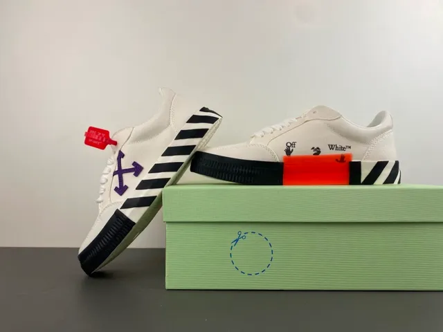 Off-White Black Canvas Upper Diagonal Striped Midsole Lifestyle Sneakers 15