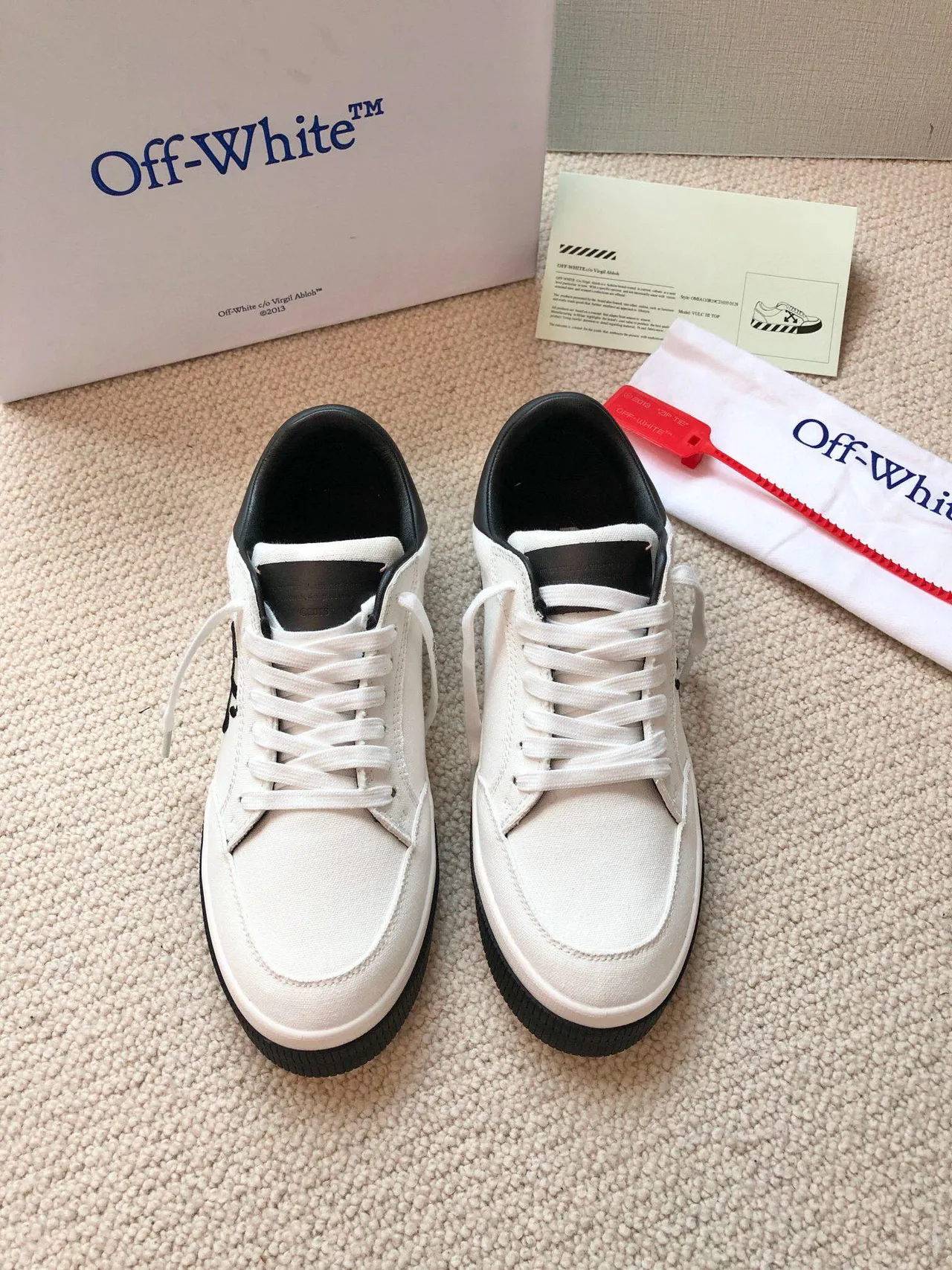 Off-White Preto Superior de Lona Branding Industrial Lifestyle Sneakers 3