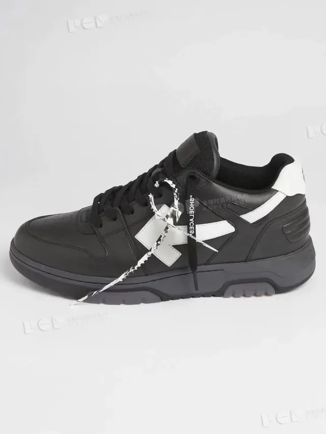 Off-White Chaussures lifestyle en cuir noir avec logo fléché sur la partie supérieure 2