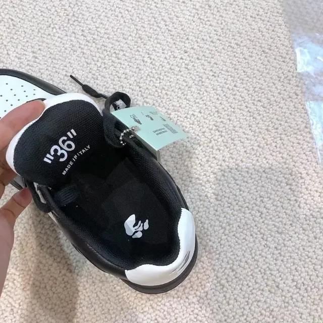 Off-White Chaussures lifestyle en cuir noir avec logo fléché sur la partie supérieure 5