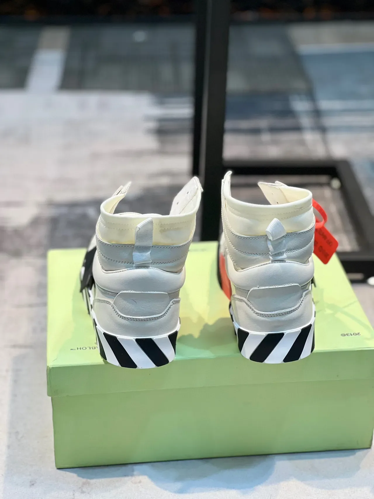 Off-White Industrial Sneakers Lifestyle Hautes Blanches Et Noires 2