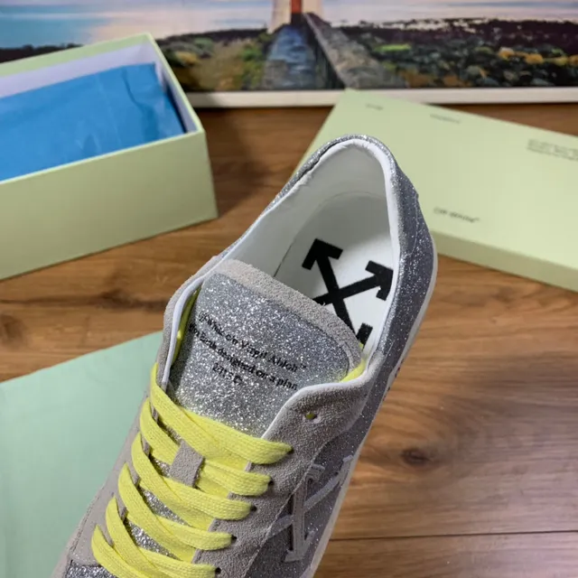 Off-White Industrial Sneaker فضي متلألئ رمادي مخمل حبل أصفر أحذية أسلوب حياة 2
