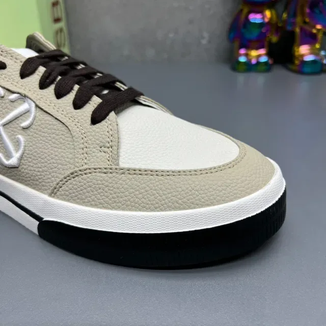 Off-White Sneaker Lifestyle Beige Noir Low-Top Matériau mixte Supérieur Sneakers Lifestyle 4