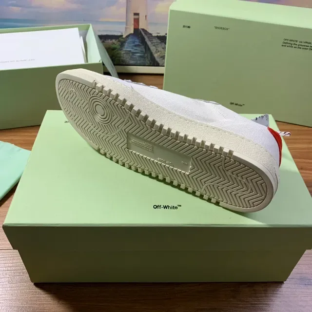 Off-White Sneakers Lifestyle en Toile Rouge avec Logo Fléché 2