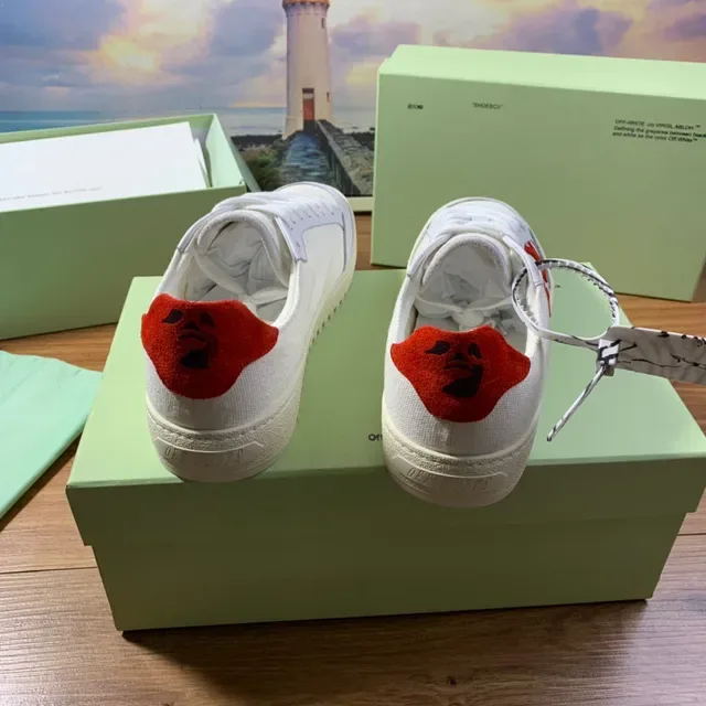 Off-White Sneakers Lifestyle en Toile Rouge avec Logo Fléché 3