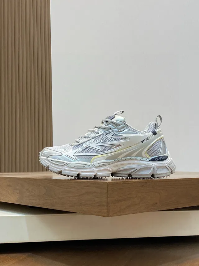 Off-White Runner Gris Clair Sangle Industrielle Sneakers Chunky 3