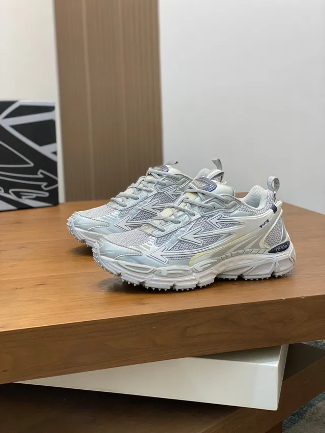 Off-White Runner Gris Clair Sangle Industrielle Sneakers Chunky 4