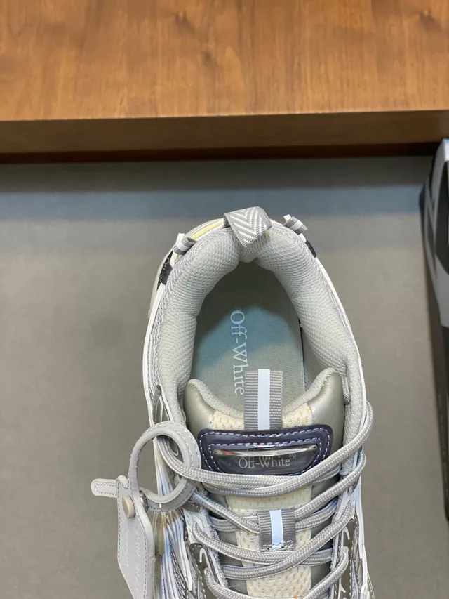 Off-White Runner Gris Clair Sangle Industrielle Sneakers Chunky 7