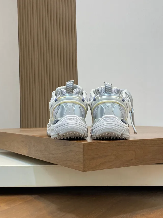 Off-White Runner Gris Clair Sangle Industrielle Sneakers Chunky 8