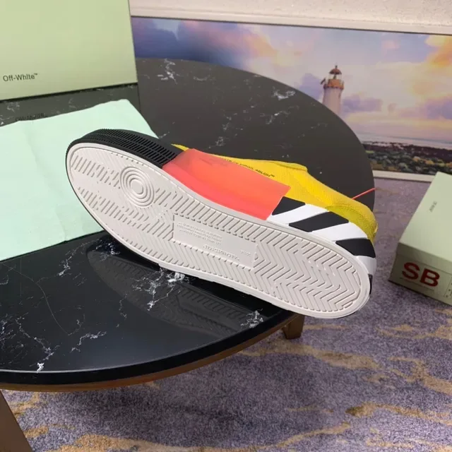 Off-White The Ten Jaune Noir Daim Supérieur Logo Flèche Diagonal Sneakers Lifestyle 2