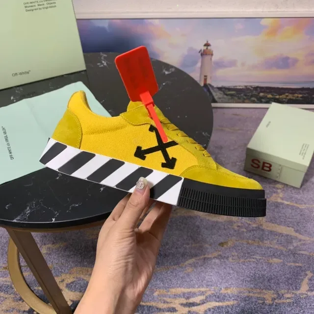 Off-White The Ten Jaune Noir Daim Supérieur Logo Flèche Diagonal Sneakers Lifestyle 4