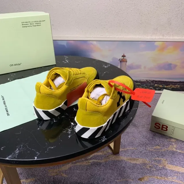 Off-White The Ten Jaune Noir Daim Supérieur Logo Flèche Diagonal Sneakers Lifestyle 5