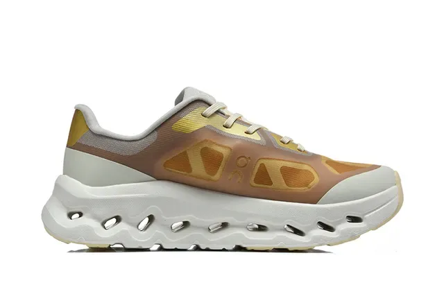 On Chaussures Lifestyle Beige Marron Mailles En Couches Et Supérieure En Synthétique Bloqueur De Couleur Multi-Panel 4