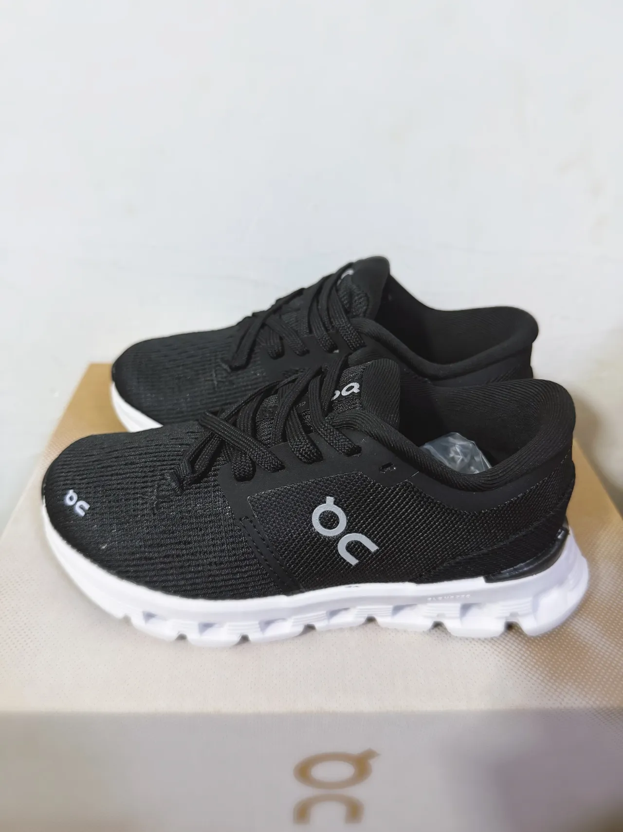 On Black Engineered Mesh Upper Segmented CloudTec Midsole Lifestyle Sneakers 4