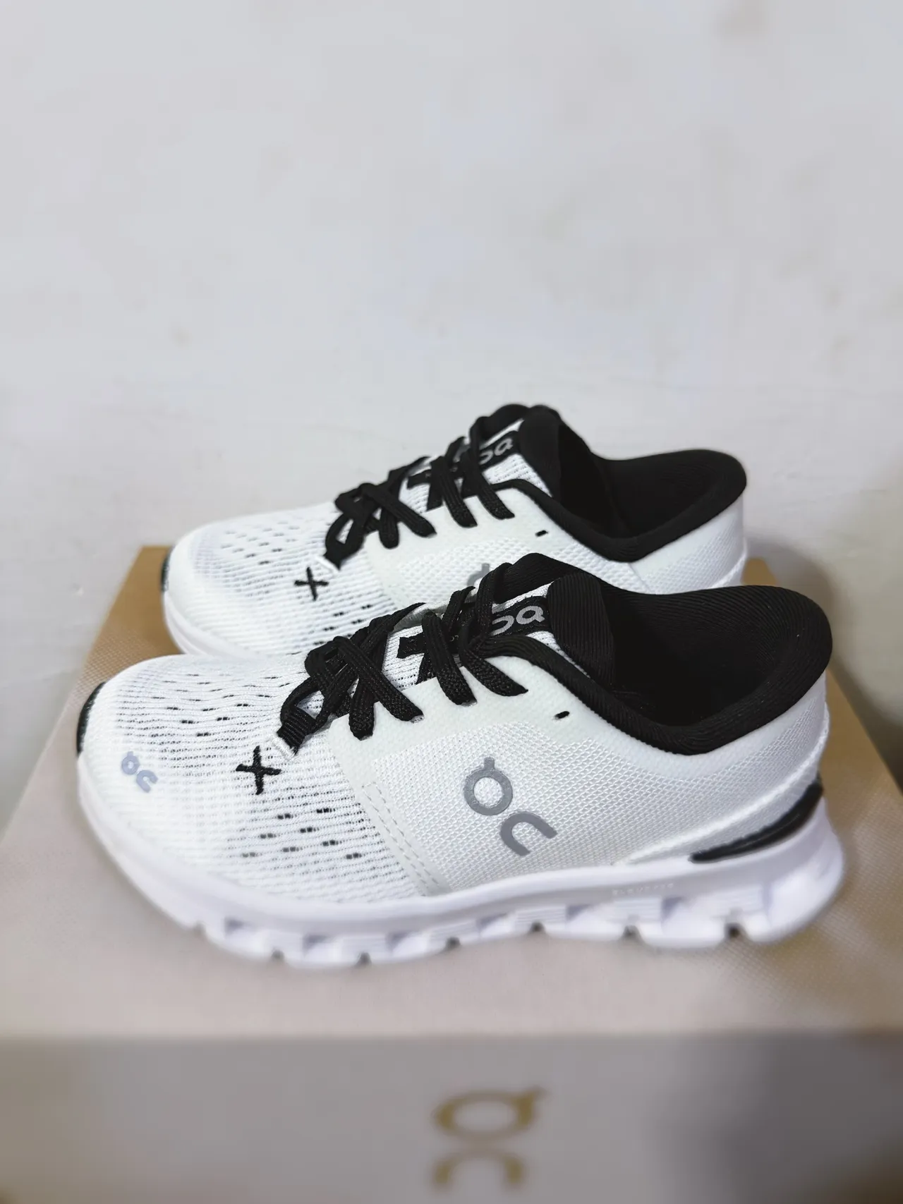 On Black Engineered Mesh Upper Segmented CloudTec Midsole Lifestyle Sneakers 10