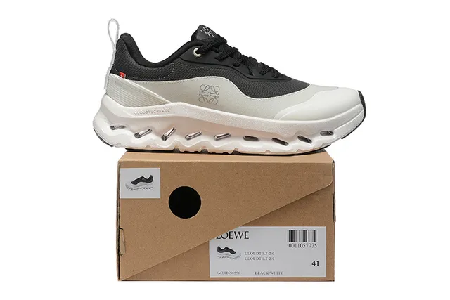 On Cloud Black White Midsole Mesh-and-Synthetic Upper Lifestyle Sneakers 3