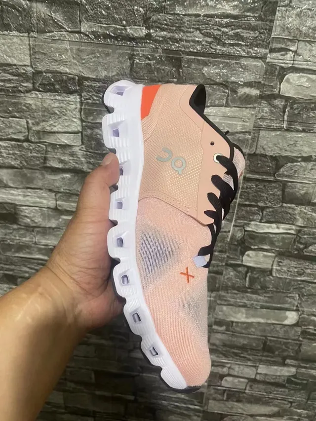On Cloud Pink Orange Knit Upper Segmented CloudTec Midsole Running Shoes 8