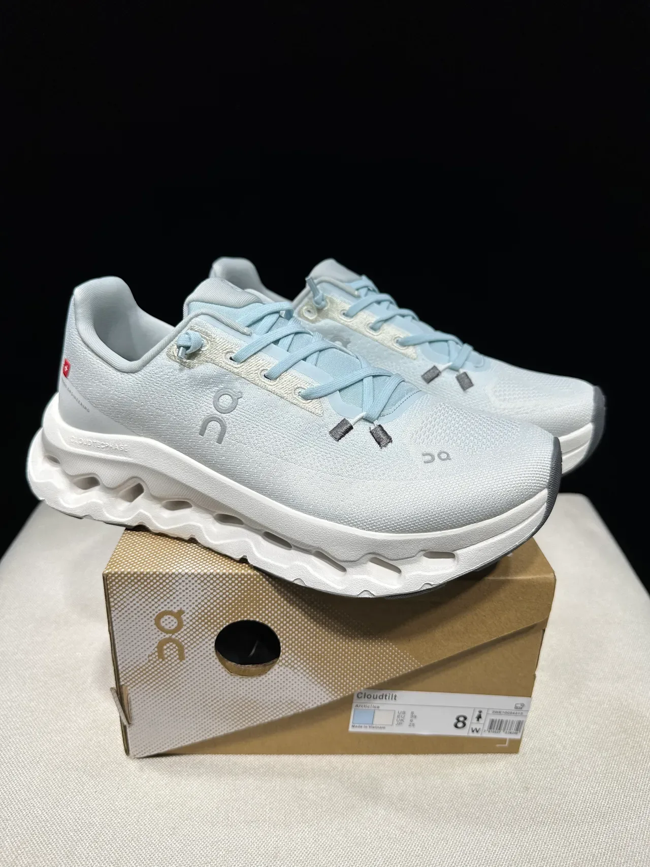 On Cloud White Blue Knit Upper Sculpted Hollow Midsole Running Shoes 8