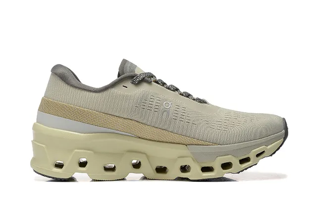 On Cloudmonster Beige Gray tênis de corrida 4