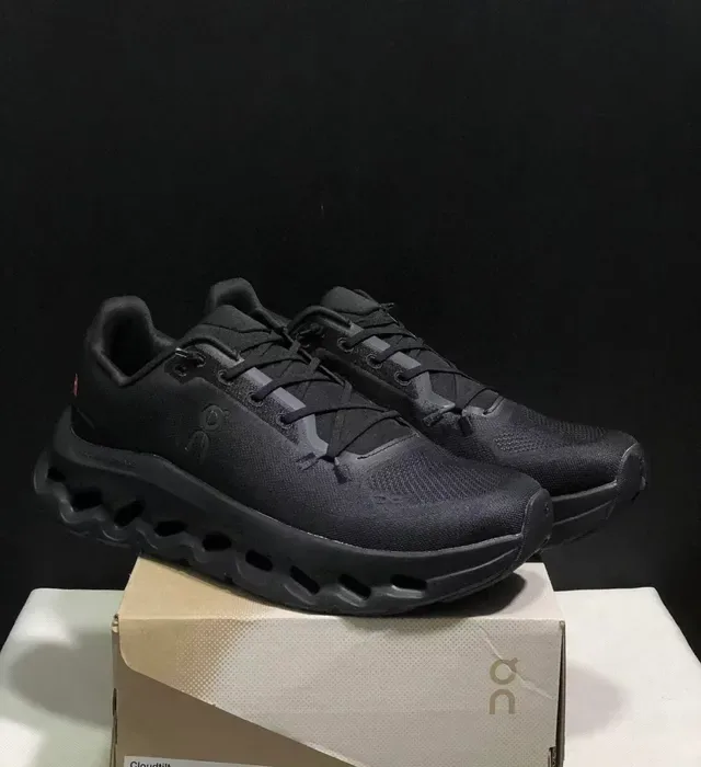 On رمادي أسود نسيج محبوك علوي Hexagonal Cloud Pod وسطي نمط حياة حذاء رياضي 6
