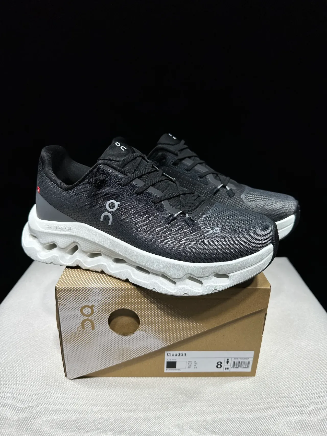 On Tênis Cinza Branco Upper Tricô Esculturado Cloud-Pod Lifestyle 8