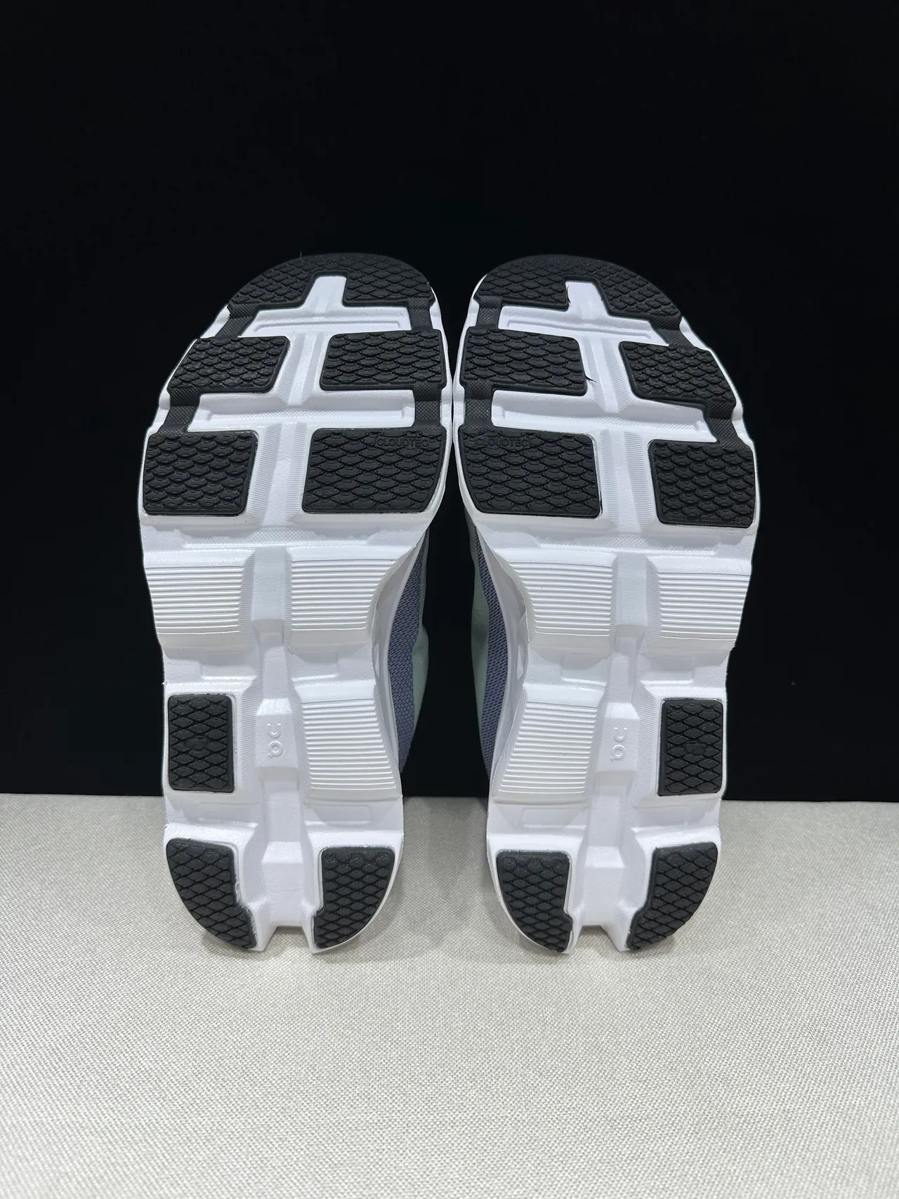 On Verde Púrpura Malla Ingenierizada Superior Hueca Hexagonal CloudTec Pods Zapatillas de correr 7