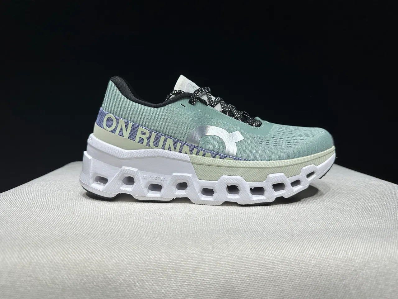 On Verde Púrpura Malla Ingenierizada Superior Hueca Hexagonal CloudTec Pods Zapatillas de correr 11