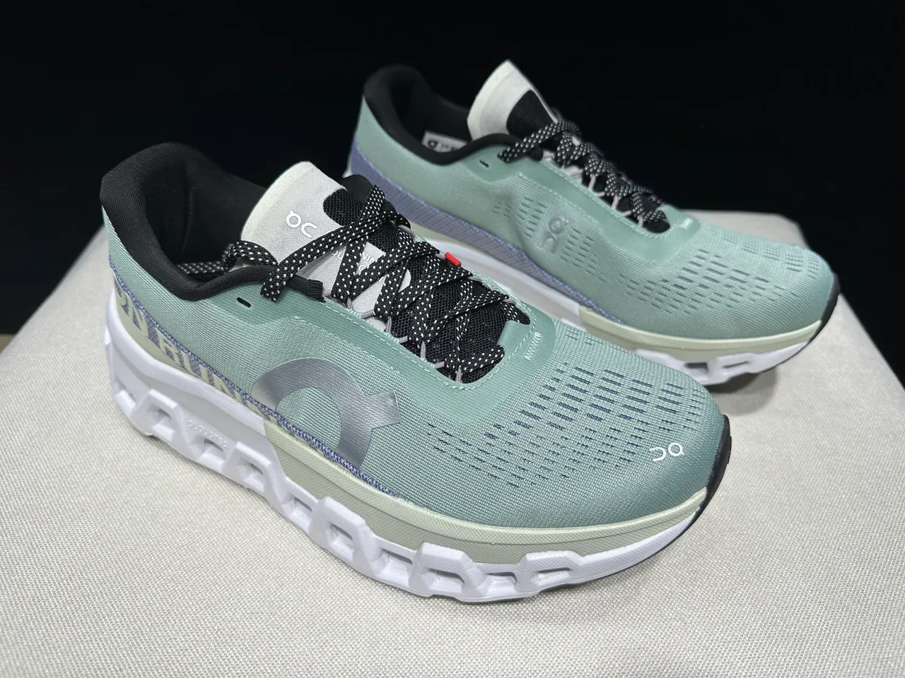 On Verde Púrpura Malla Ingenierizada Superior Hueca Hexagonal CloudTec Pods Zapatillas de correr 13
