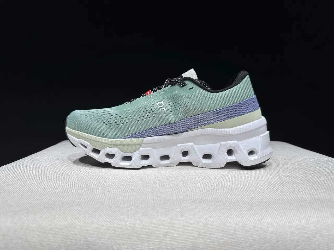On Verde Púrpura Malla Ingenierizada Superior Hueca Hexagonal CloudTec Pods Zapatillas de correr 14