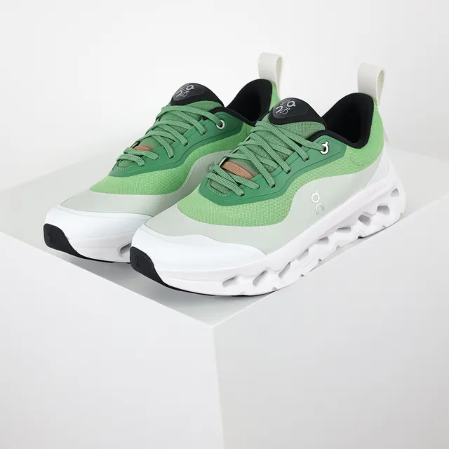 On Chaussures Lifestyle Vert Blanc Sculpté Podded Midsole Deux Tons Et Upper 2