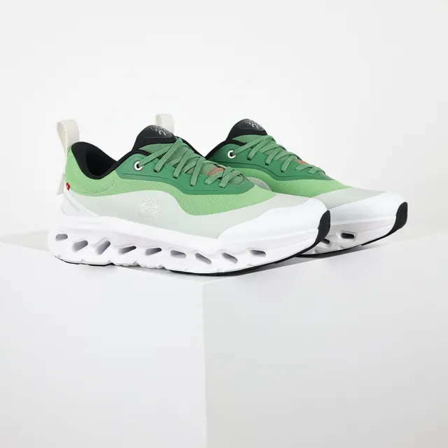 On Chaussures Lifestyle Vert Blanc Sculpté Podded Midsole Deux Tons Et Upper 3