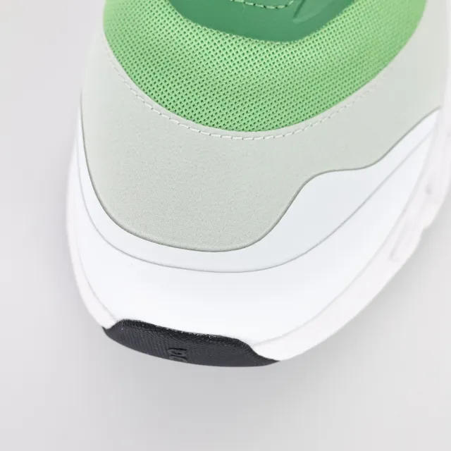 On Chaussures Lifestyle Vert Blanc Sculpté Podded Midsole Deux Tons Et Upper 5