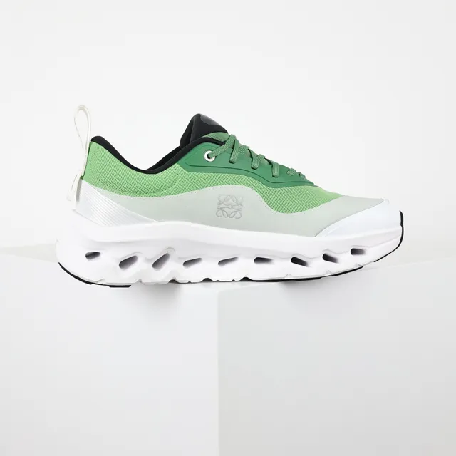 On Chaussures Lifestyle Vert Blanc Sculpté Podded Midsole Deux Tons Et Upper 7