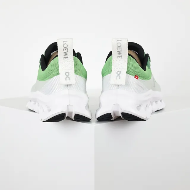 On Chaussures Lifestyle Vert Blanc Sculpté Podded Midsole Deux Tons Et Upper 8