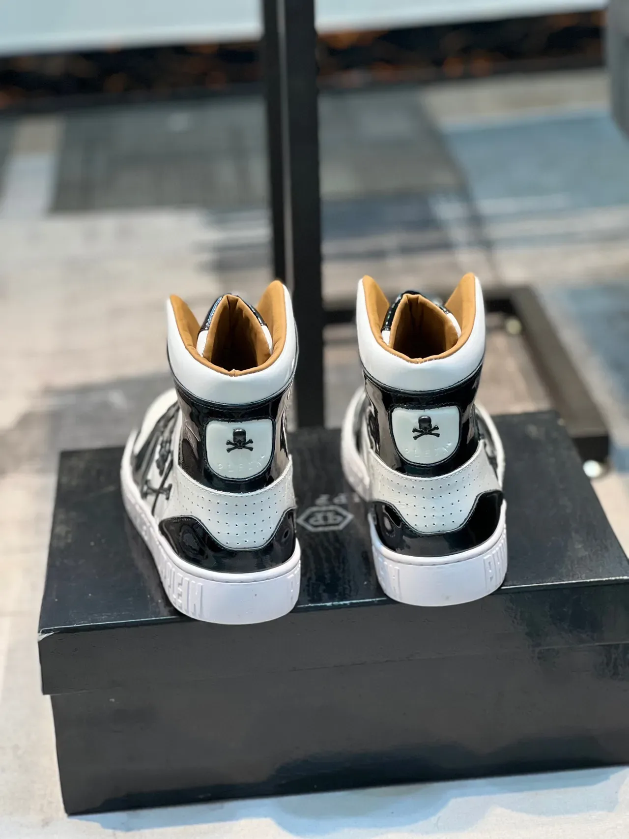 Philipp Plein Negro y Blanco High-Top Cuero Patentado Contrast Lifestyle Sneakers 2