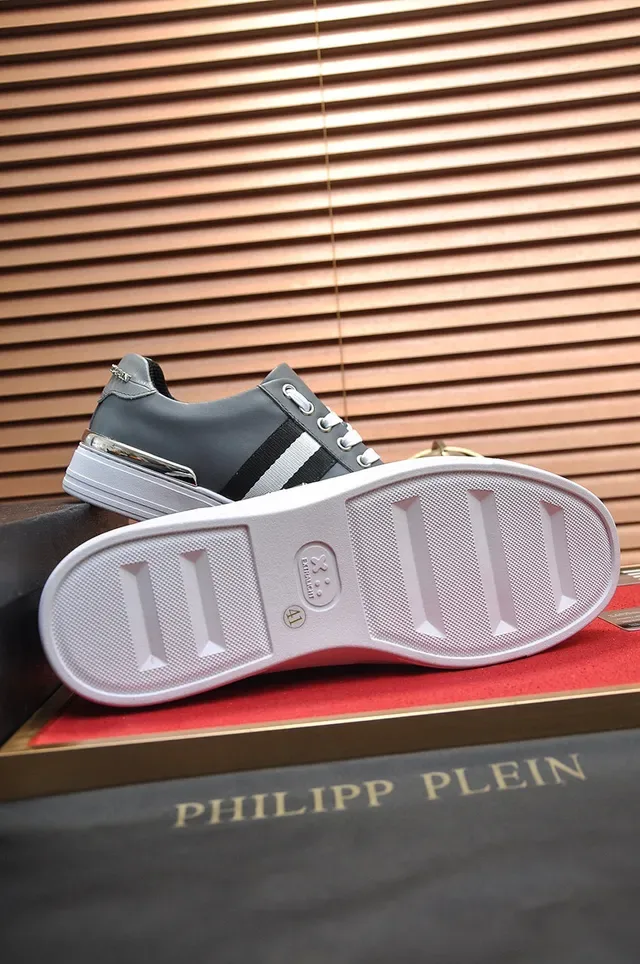Philipp Plein Sneakers Lifestyle Gris Blanc Cuir Supérieur Étiquette de Talon Métallique 4